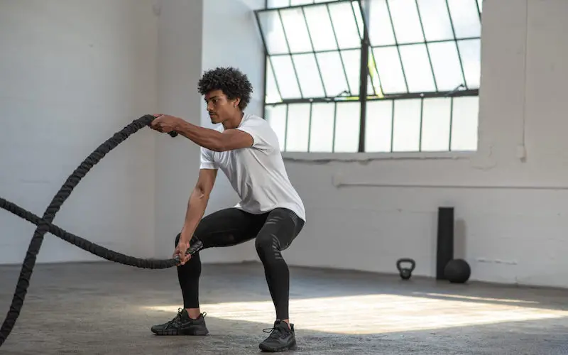 stoko-benefits man exercising with two ropes