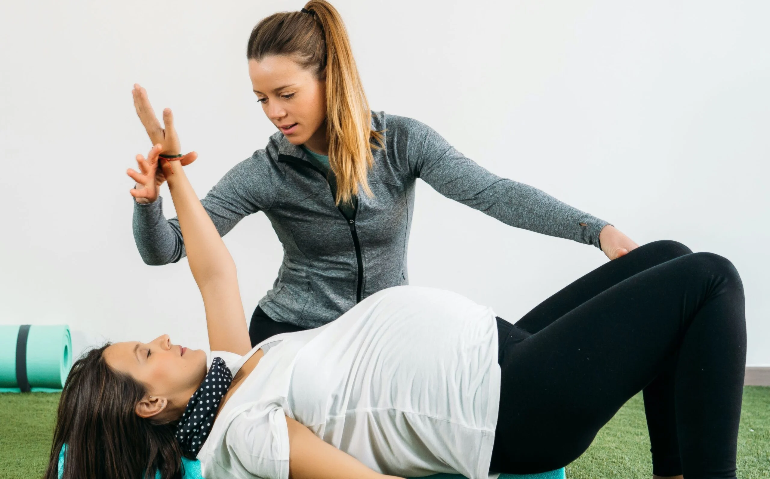 800×500 thumb Therapist helping woman do physiotherapy in Vancouver's Olympic Village